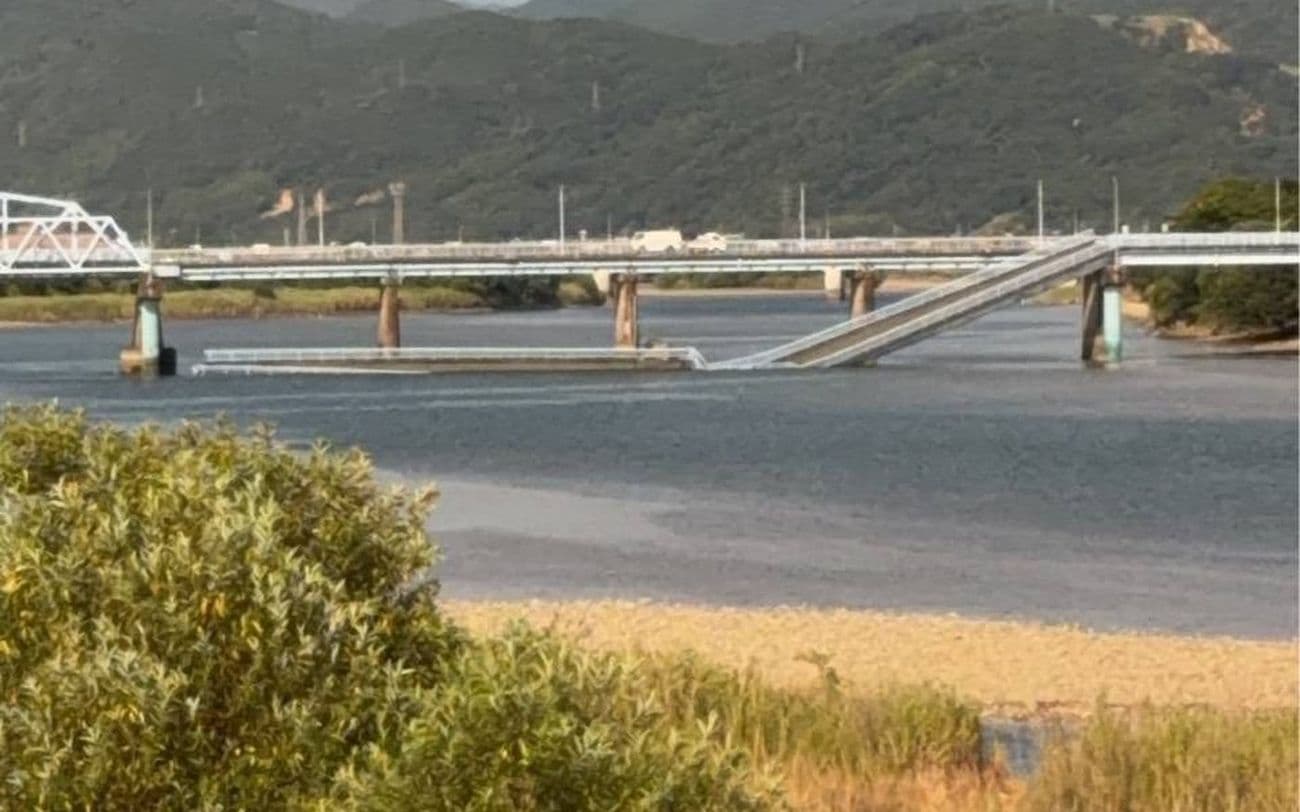 崩落した橋
